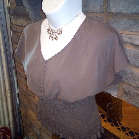 Beautiful taupe top!!!!  Will Slim you - Picture 3 of 8